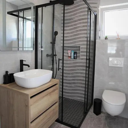 With Parking Space - 24605 * Traù