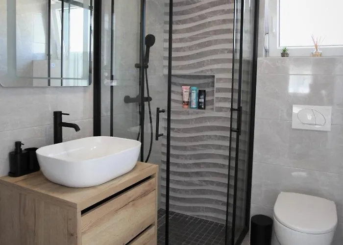 With Parking Space - 24605 * 特罗吉尔