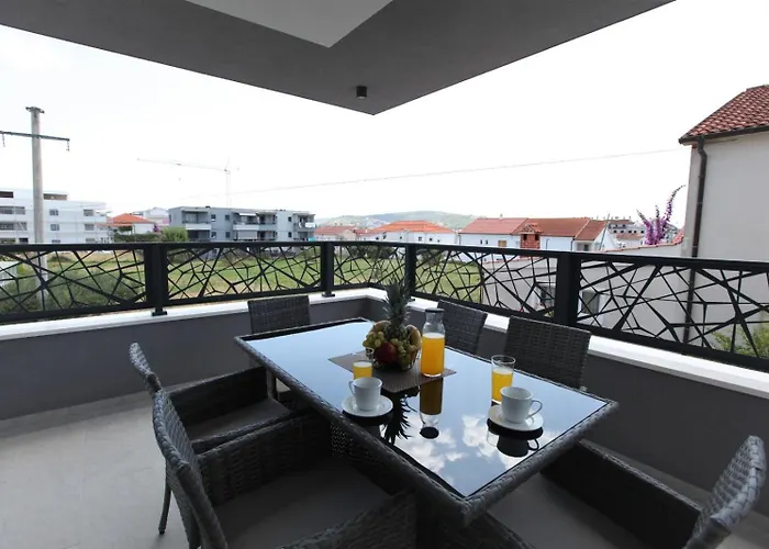 公寓 With Parking Space - 24605 特罗吉尔