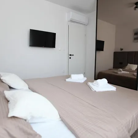 Apartman With Parking Space - 24605 *