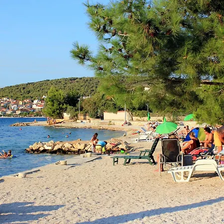 Apartman With Parking Space - 24605 Trogir
